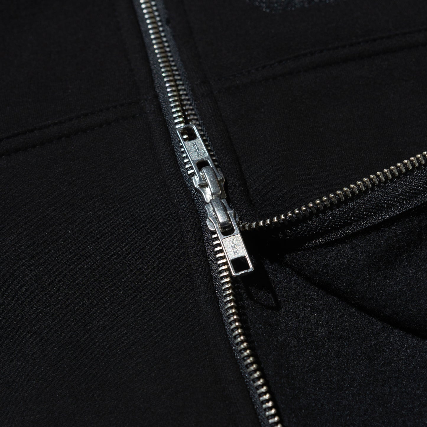 HKR LOGO ZIP UP HOODED SWEATSHIRT BLACK