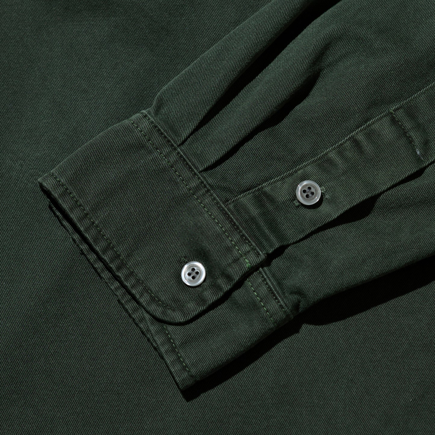 HONEY OVAL PATCH OVERDYED SHIRT GREEN