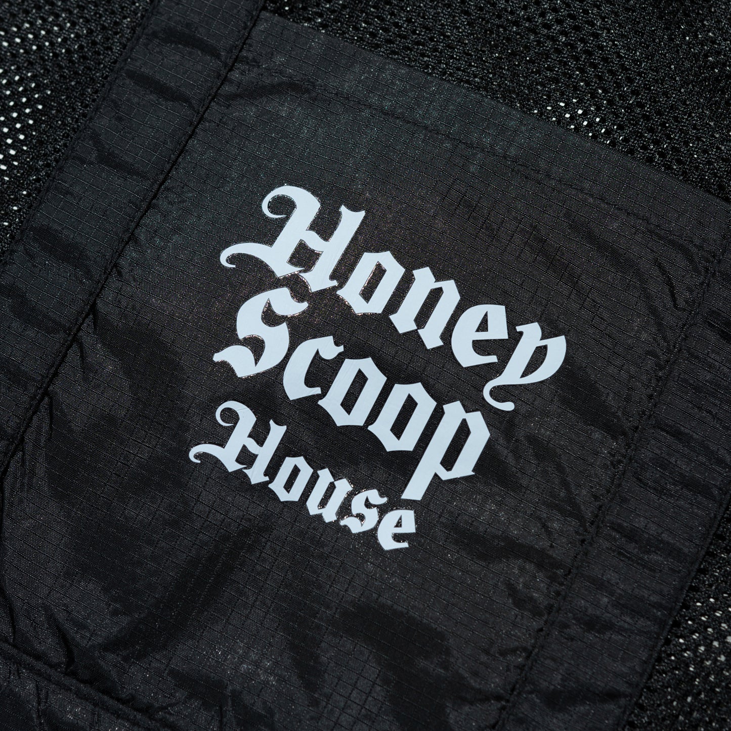 OE LOGO MESH TOTE BAG BLACK