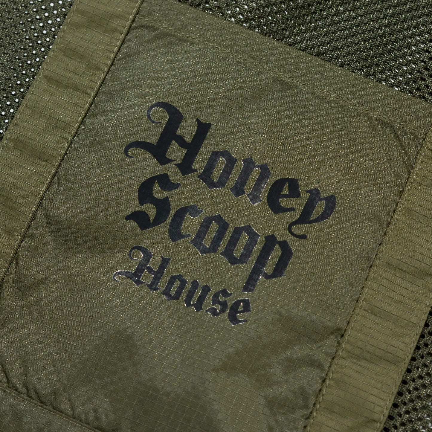 OE LOGO MESH TOTE BAG OLIVE