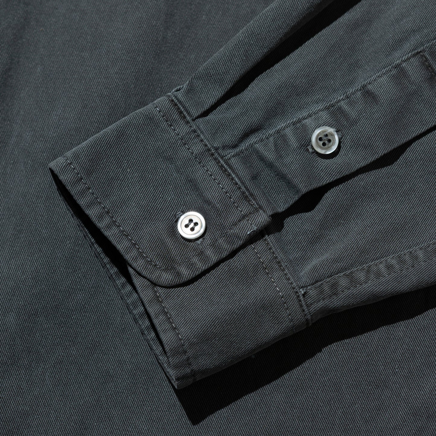 HONEY OVAL PATCH OVERDYED SHIRT CHARCOAL