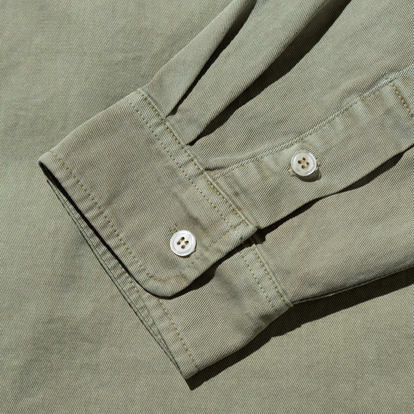 HONEY OVAL PATCH OVERDYED SHIRT SAND